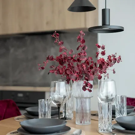 W Zielonej Okolicy Poznania Z Parkingiem By Renters דירה *