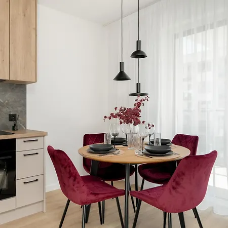 W Zielonej Okolicy Poznania Z Parkingiem By Renters פוזנן