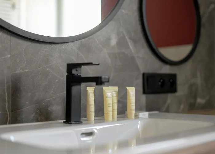 Apartamento W Zielonej Okolicy Poznania Z Parkingiem By Renters