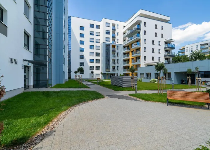Apartamento W Zielonej Okolicy Poznania Z Parkingiem By Renters *