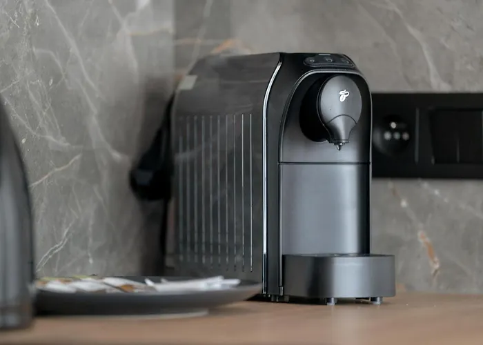 W Zielonej Okolicy Poznania Z Parkingiem By Renters Poznan