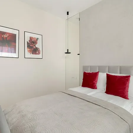 W Zielonej Okolicy Poznania Z Parkingiem By Renters