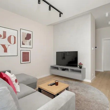Apartment W Zielonej Okolicy Poznania Z Parkingiem By Renters
