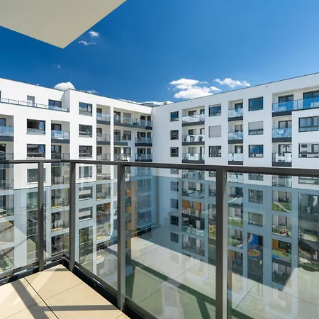 W Zielonej Okolicy Poznania Z Parkingiem By Renters Apartment Posen