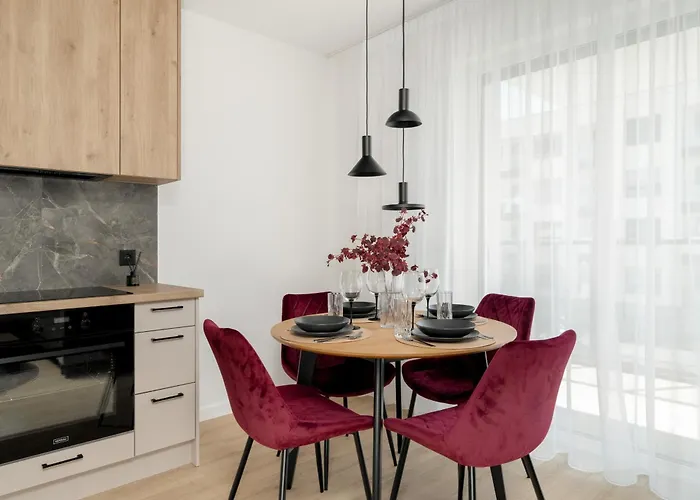 W Zielonej Okolicy Poznania Z Parkingiem By Renters Πόζναν