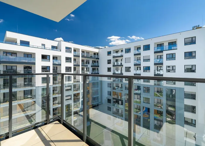 W Zielonej Okolicy Poznania Z Parkingiem By Renters דירה פוזנן